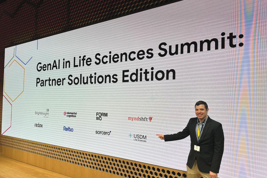 Garrett Goodwin ’21 presents at an AI conference.