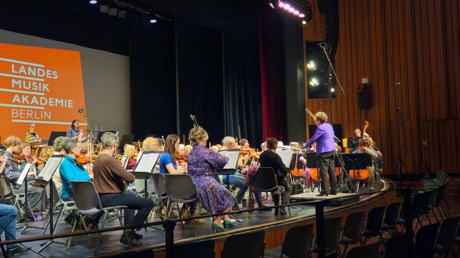 Women’s Orchestra Project performs Tyrrell overture in Berlin.