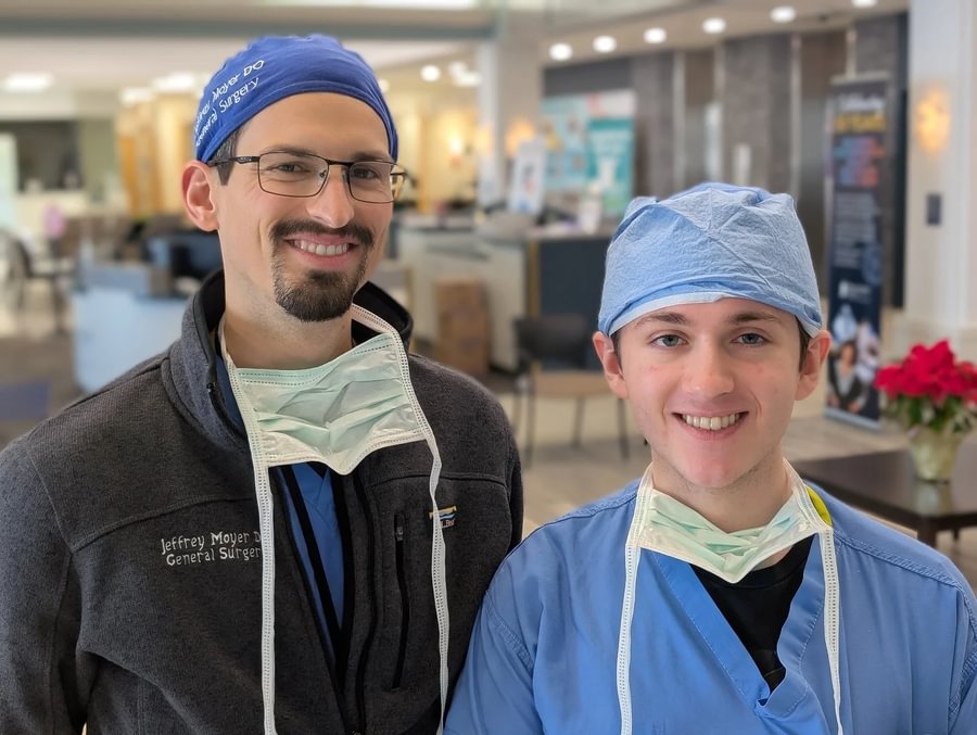 Sean O’Leary ’27 job shadowed general surgeon Dr. Jeffrey Moyer ’10 at Tower Health.