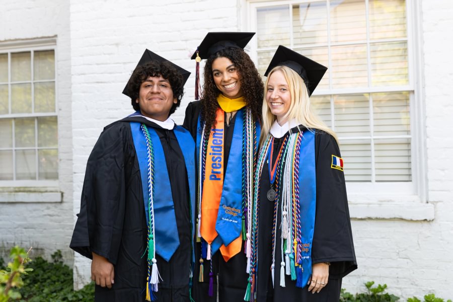 Deja Hill ’26, a health sciences and biology double major, recipient of the Disher Science Scholarship.