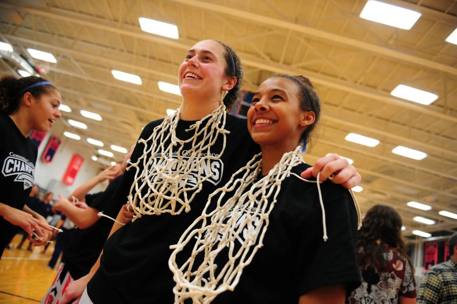 Kendra Meredith ’18 and Emily Gibbons ’18 leading Gettysburg’s women’s basketball team to the 2018 Centennial Conference title.