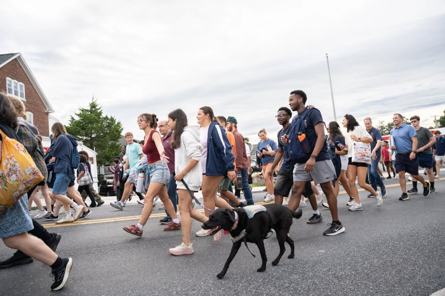  The Class of 2030 on their First-Year Walk