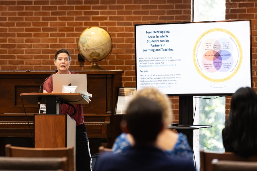  Alison Cook-Sather presenting during the Summer Pedagogy Institute.