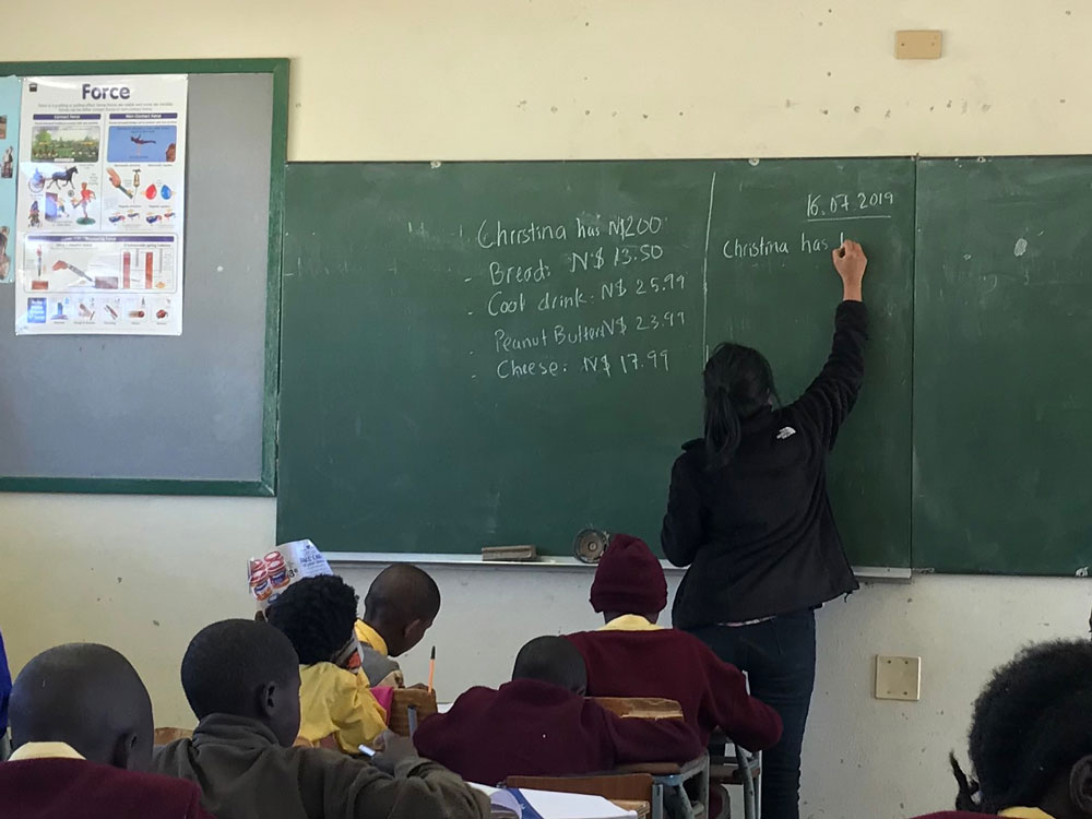 Vunn '22 helps teach a classroom of students during her summer fellowship in Namibia.