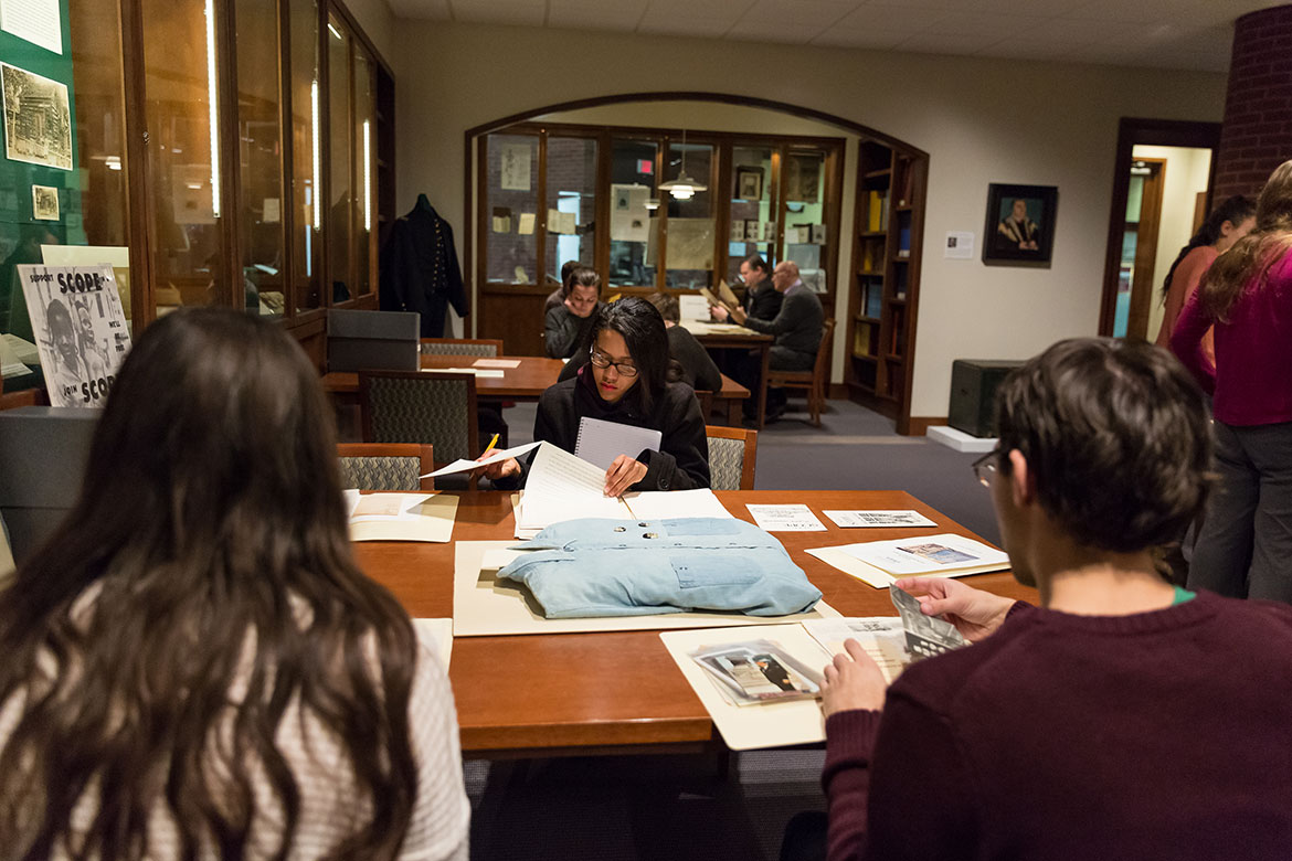 Participants look through collection of Richard Hutch ’67