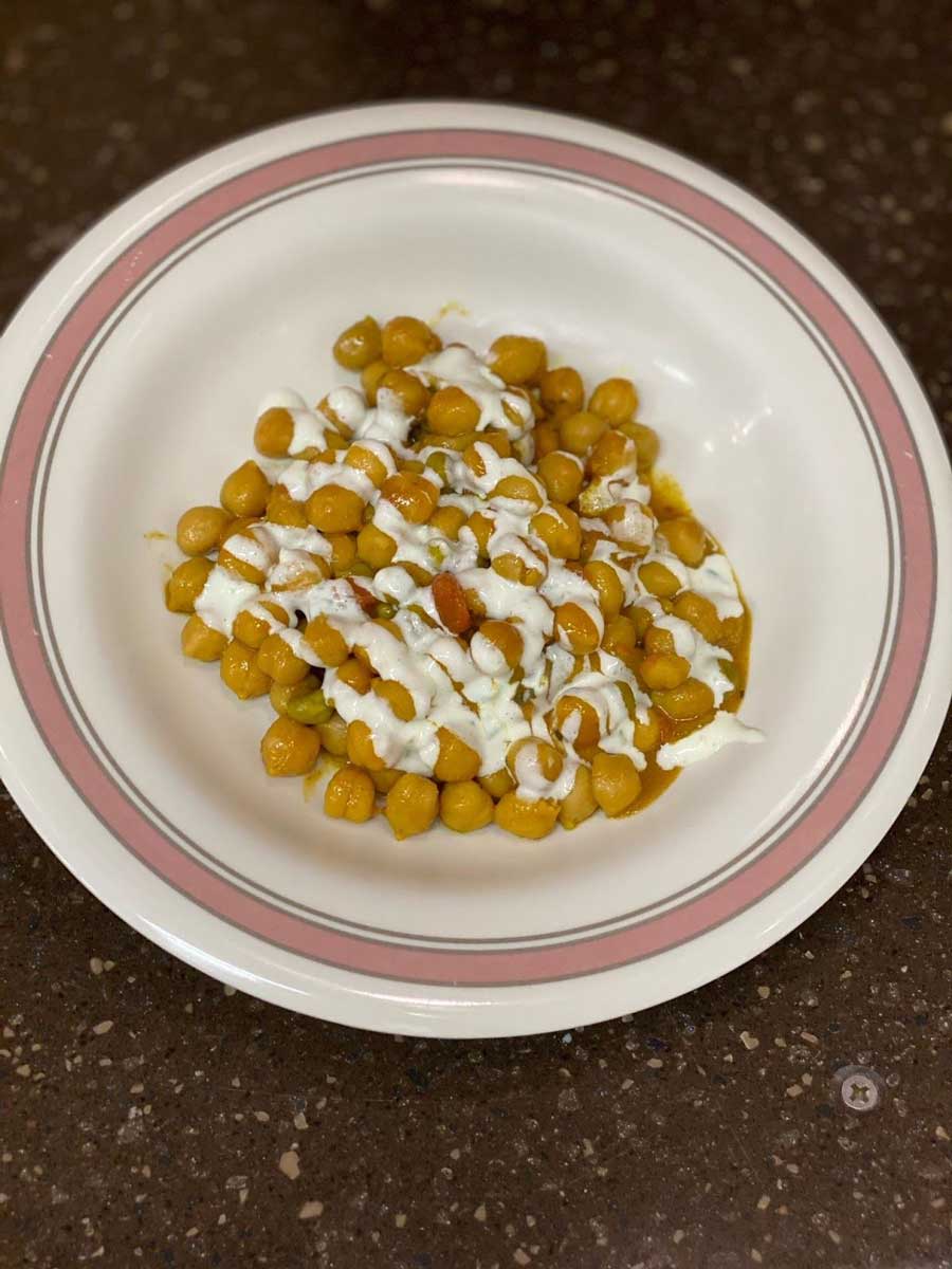 Bowl of chickpeas with aioli on top