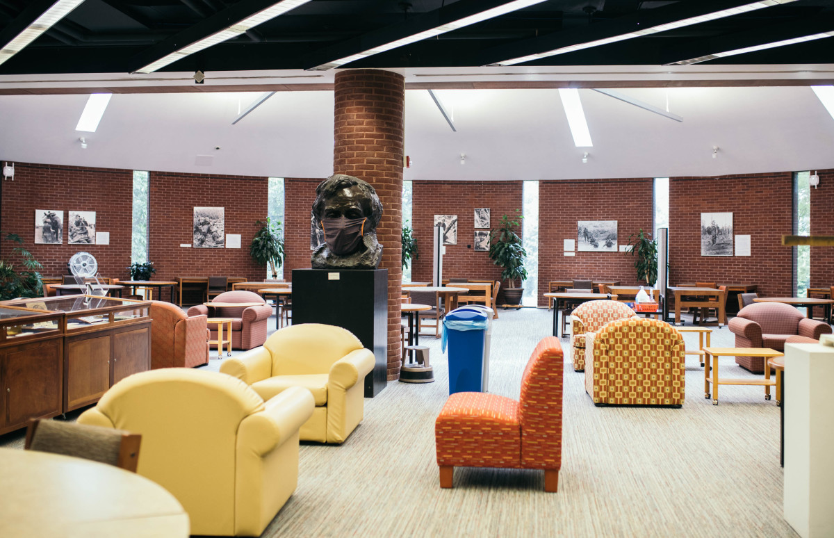 Musselman Library's lower floor sitting area