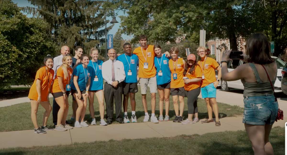 Bob Iuliano posing with students during move in day