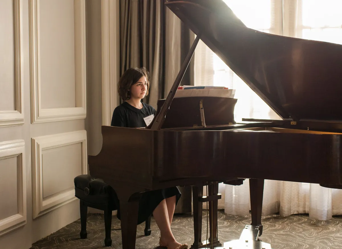 Ana Vashakmadze playing the piano