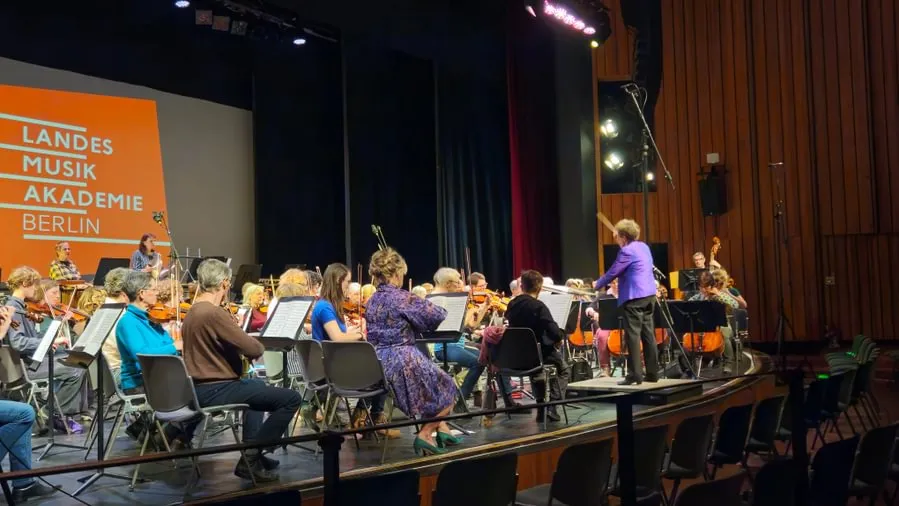 Women’s Orchestra Project performs Tyrrell overture in Berlin.