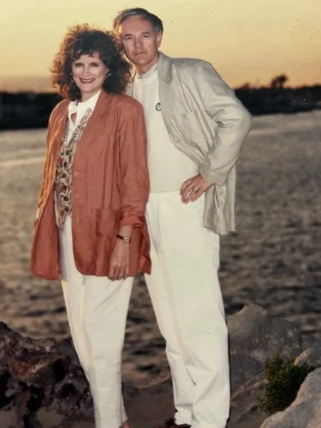 Sherrin Hilburt Baky-Nessler ’65, P’01 and Bruce Baky ’65 in Hawaii.