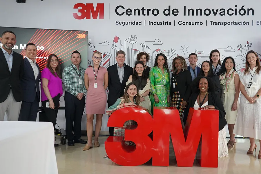 group photo at 3M