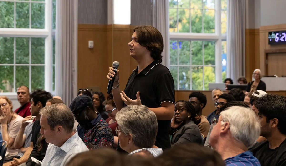 A Gettysburg College student asks Abigail Disney a question following her presentation at the Gondwe Lecture. 