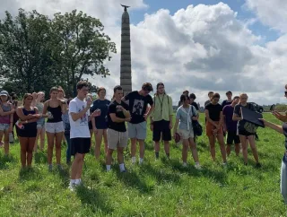 Class lectures on the battlefield near monuments