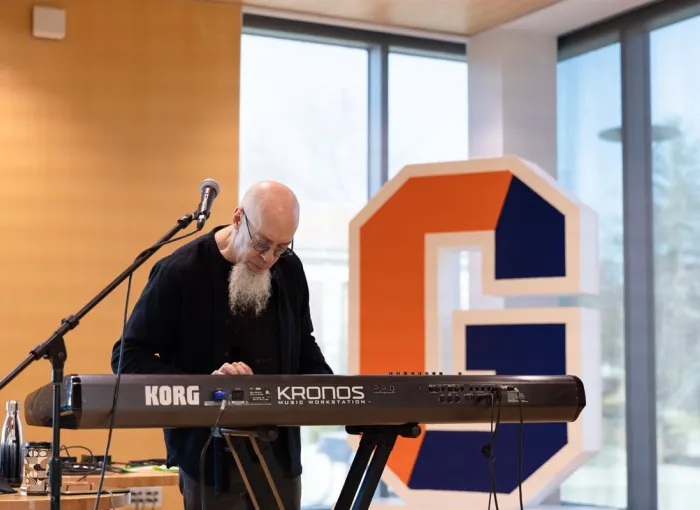 Jordan Rudess on keyboards