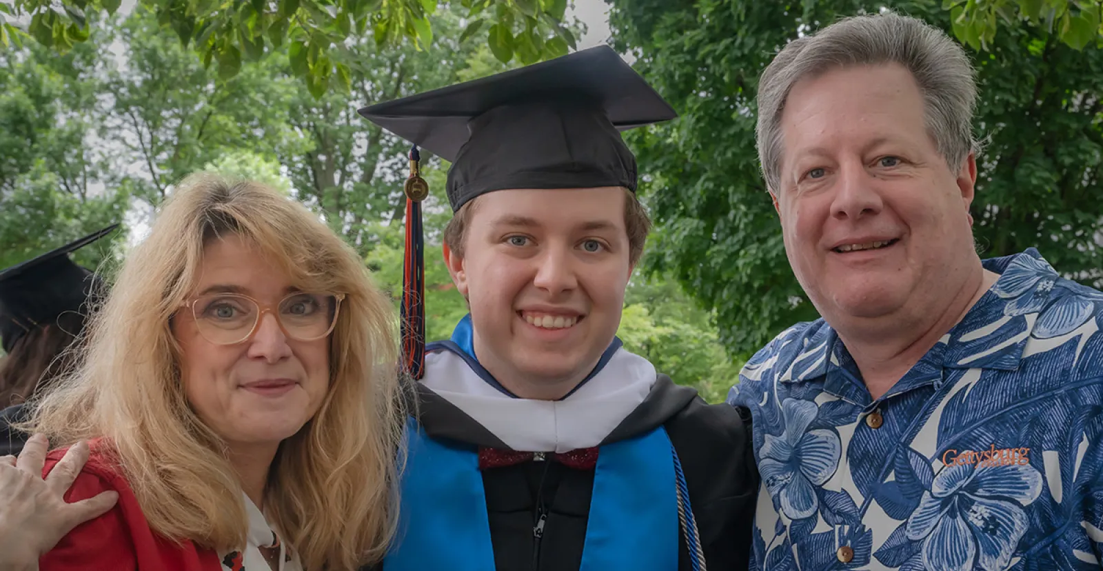 Gabe Houser ’24 with his parents