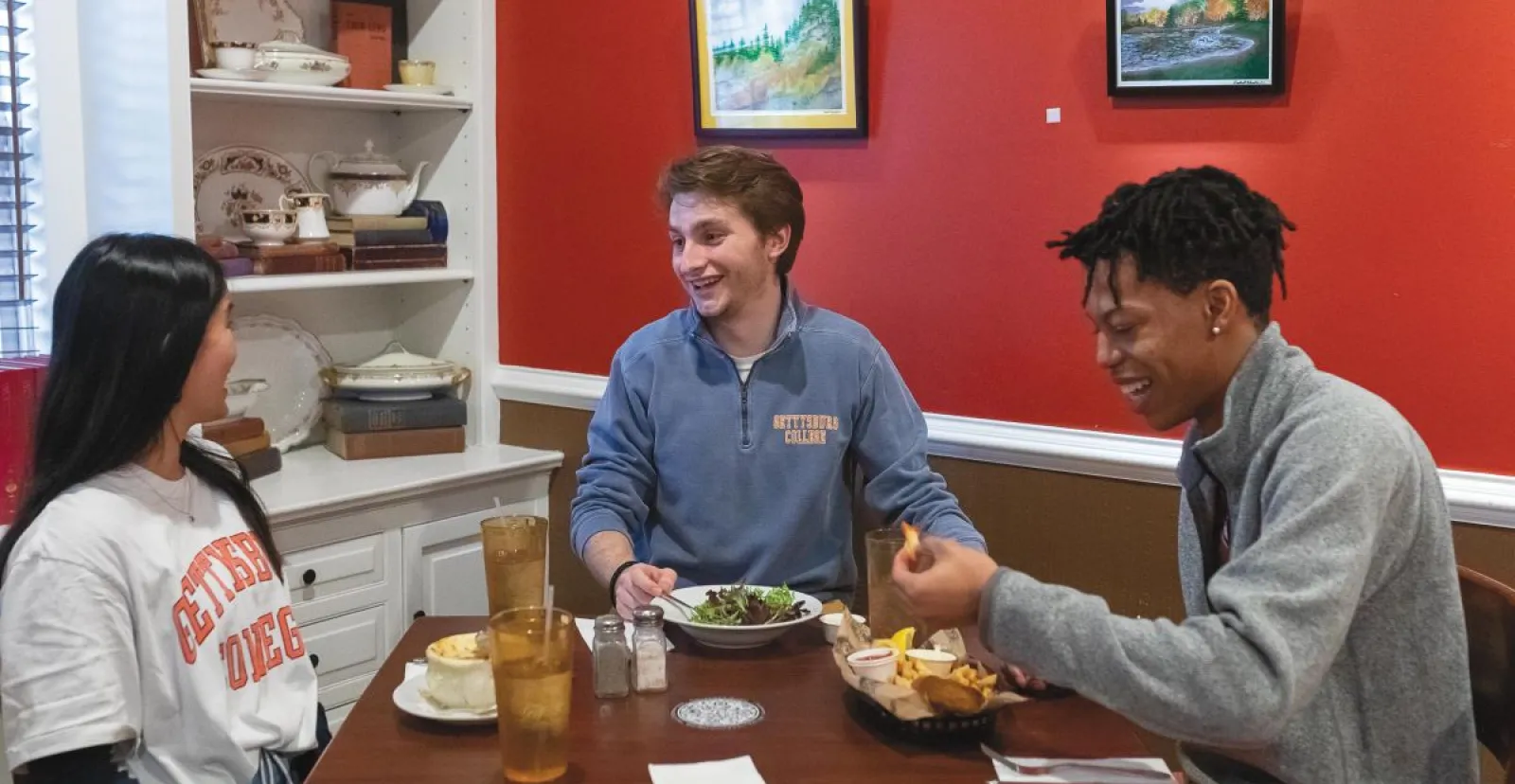 Students gather for dinner at Garryowen Irish Pub