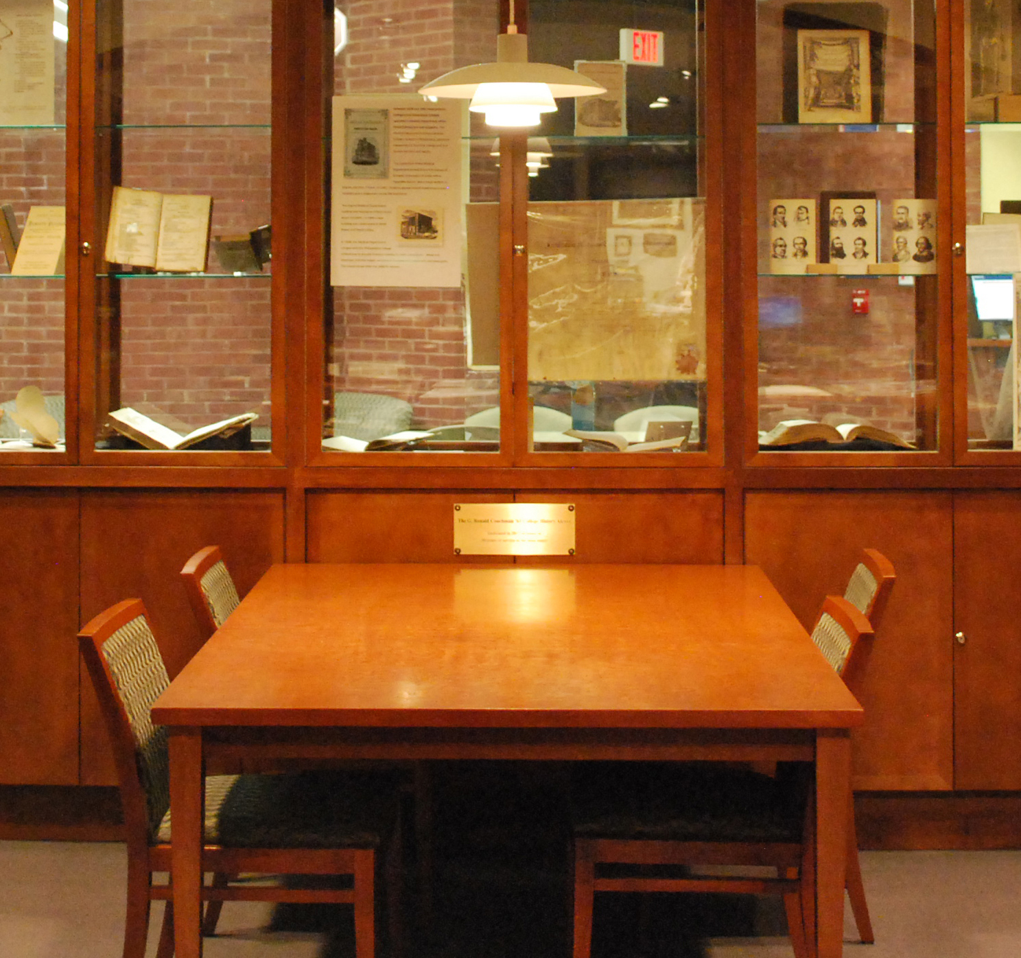 Library room with a table and chairs in the middle and bookshelves on both sides
